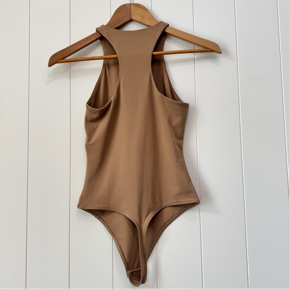 Babaton Aritzia Contour 90s Bodysuit Taupe Beige Size Small - Picture 3 of 11
